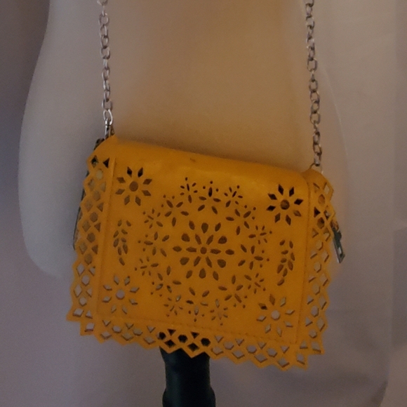 Yellow mandela style Long chain purse - Picture 2 of 6
